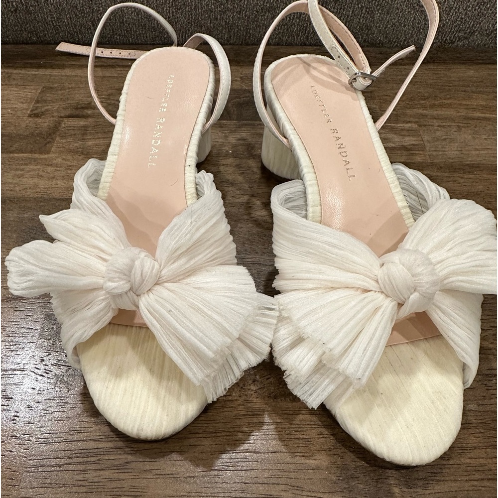 Brand new Leoffler Randall Dahlia Pearl Pleated Bow Heel